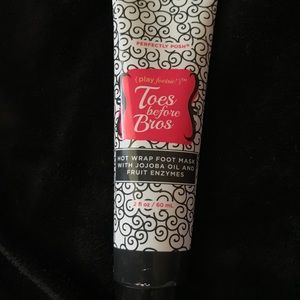 Toes before Bros foot Mask